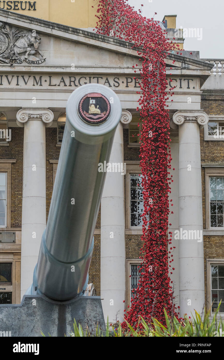 London, UK. 4th October, 2018. Weeping Window by artist Paul Cummins and designer Tom Piper at IWM London. This is the final presentation as part of 14-18 NOW’s UK-wide tour of the poppies, and the sculpture will be on site until 18 November 2018. It is the first time it has returned to the capital since it was part of ‘Blood Swept Lands and Seas of Red’ at the Tower of London in 2014, and represents the culmination of the poppies tour. Credit: Guy Bell/Alamy Live News Stock Photo