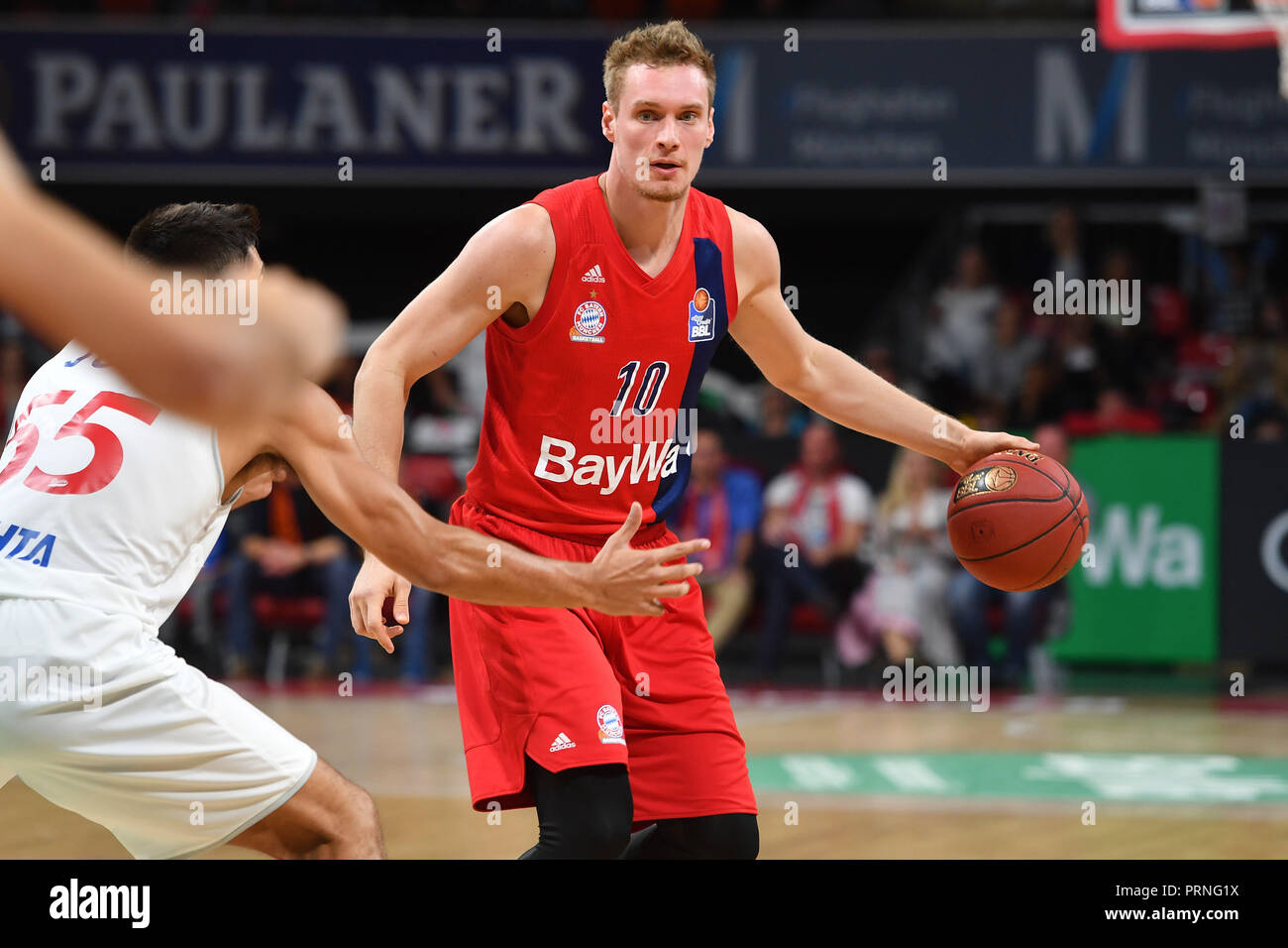 Munich, Deutschland. 03rd Oct, 2018. Leon Radosevic (FCB), action, frame,  cropped single motive, half figure, half figure. Basketball 1.Bundesliga/FC  Bayern Munich-Rasta Vechta on 10/03/2018, AUDIDOM E. | usage worldwide  Credit: dpa/Alamy Live