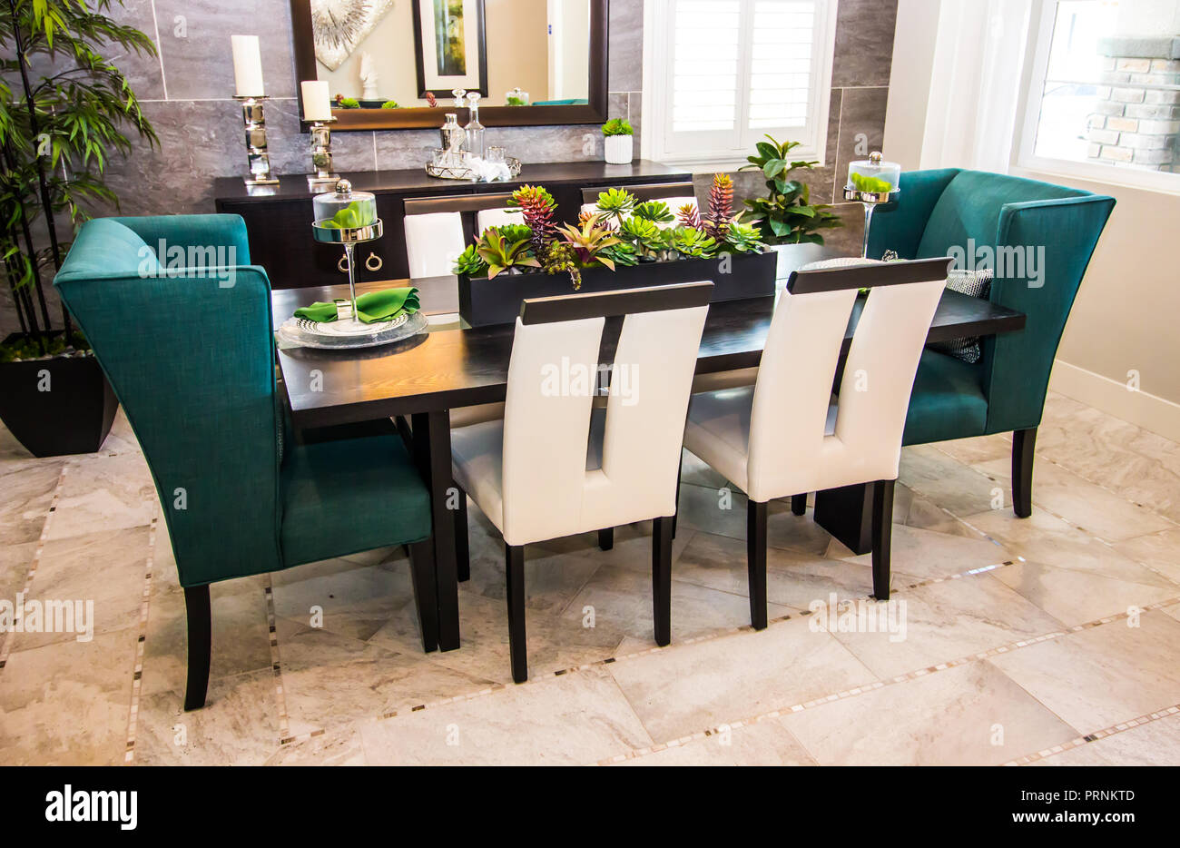 Modern Dining Room Table & Chairs Stock Photo Alamy