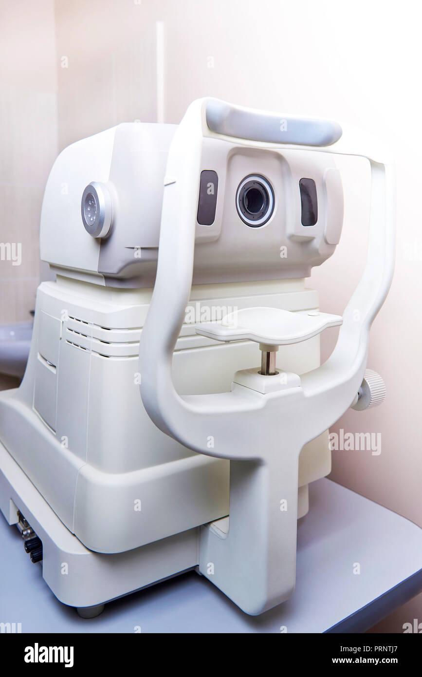 Device for diagnostic procedure in ophthalmology. Diagnostic method of