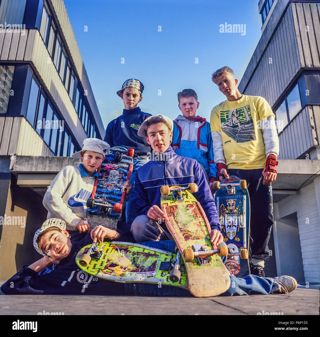Teen skateboarders hi-res stock photography and images - Alamy