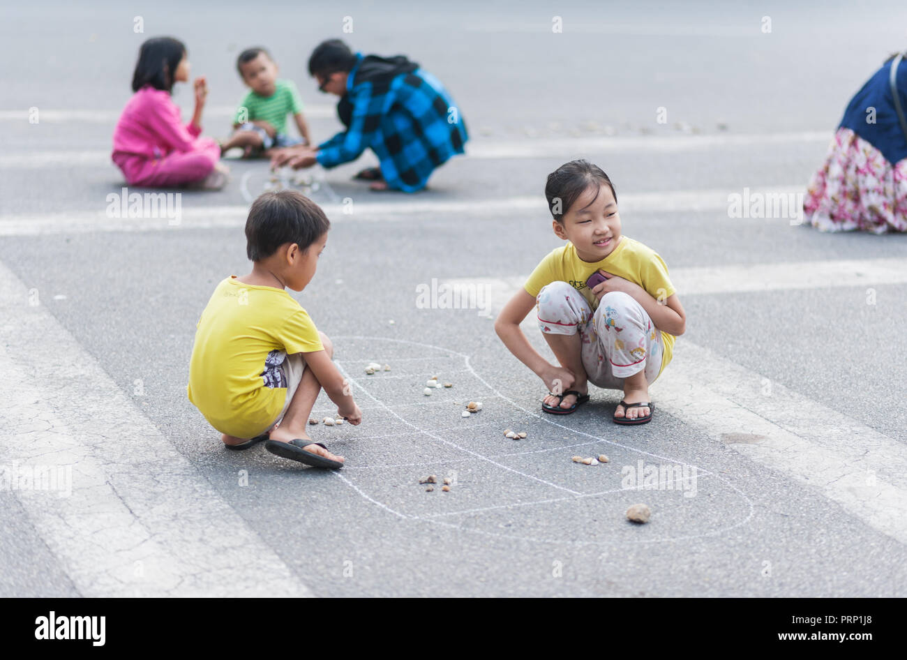 Hanoi Vietnam October 16 16 Young Children Playing Thay Da The Game Of Stones On The Sidewalk Near Sword Lake In Hanoi Fun Evening Passtime Stock Photo Alamy Hanoi Vietnam October 16 16 Young Children Playing Thay Da The Game Of Stones On The Sidewalk Near Sword Lake In Hanoi Fun Evening Passtime Stock Photo Alamy