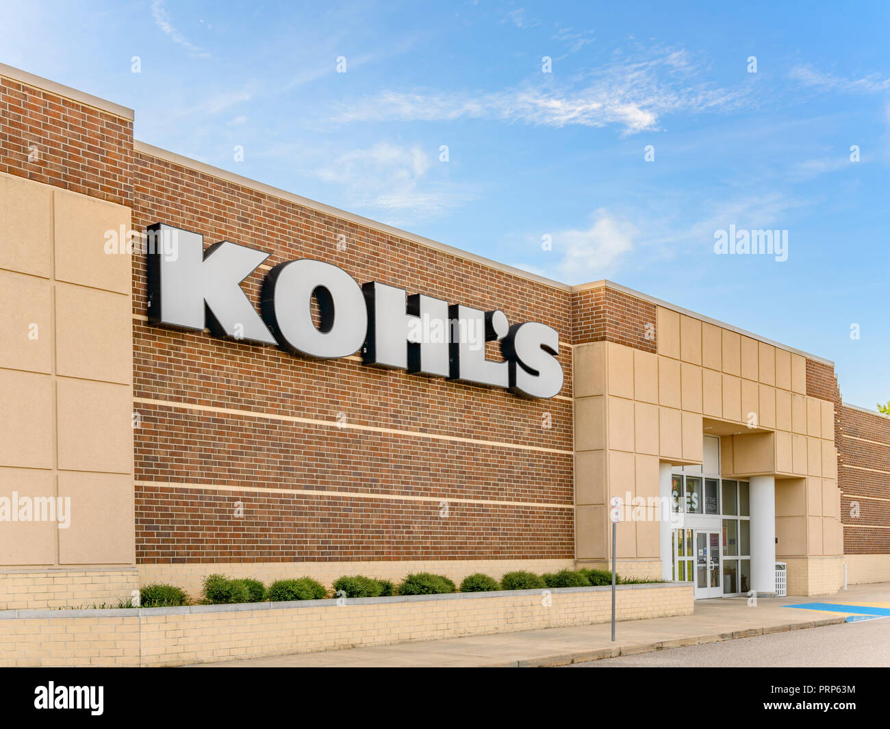 Kohls store hi-res stock photography and images - Alamy