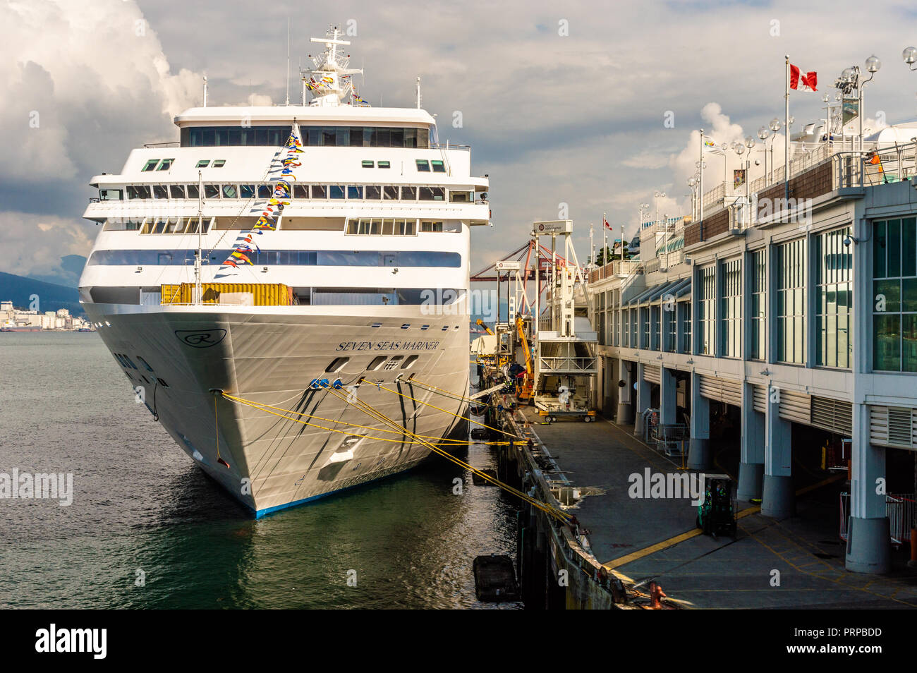 Promenade room cruise ship Mariner of the Seas – Stock Editorial Photo ©  mcarbo82 #11085958