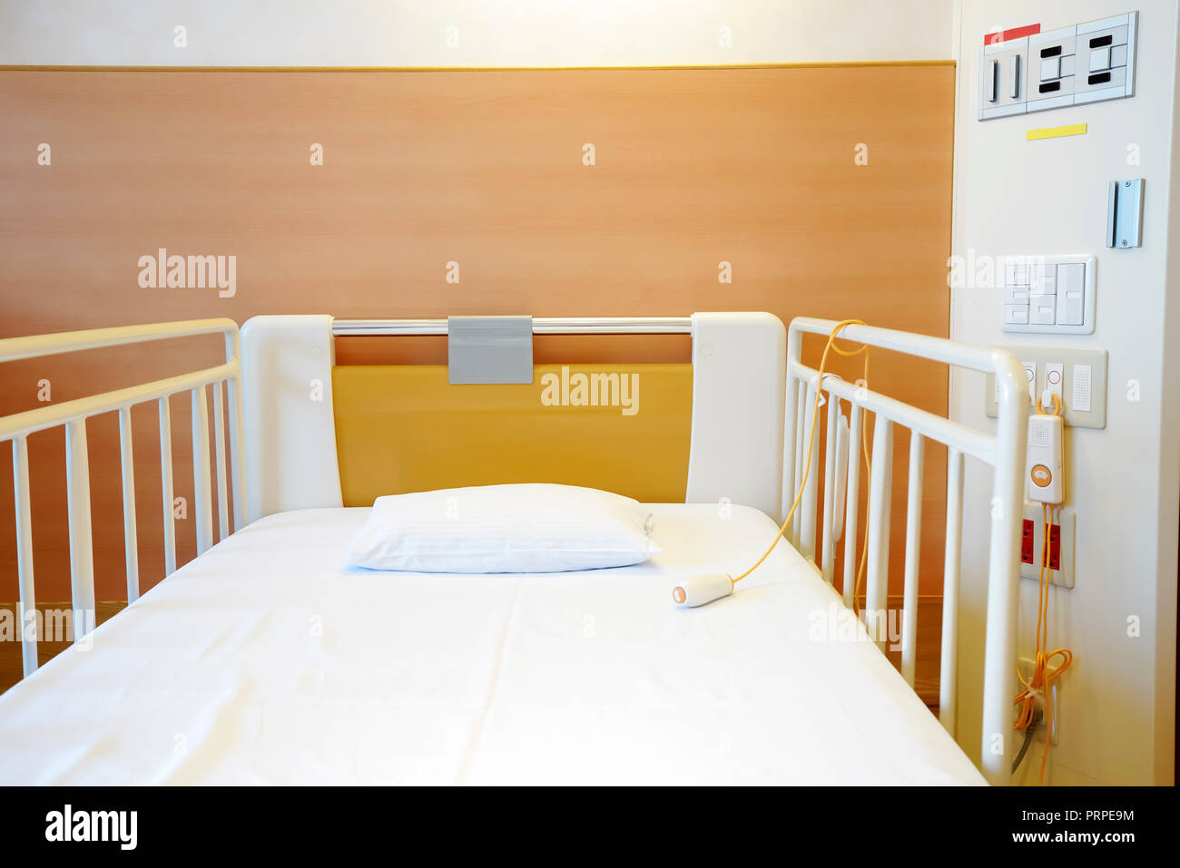 Modern hospital bed hires stock photography and images Alamy
