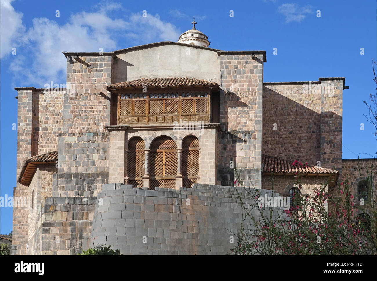 Contrast of Inca Temple of the sun Coricancha foundation with Spanish colonial Convent and Church of Santo Domingo built on top Stock Photo