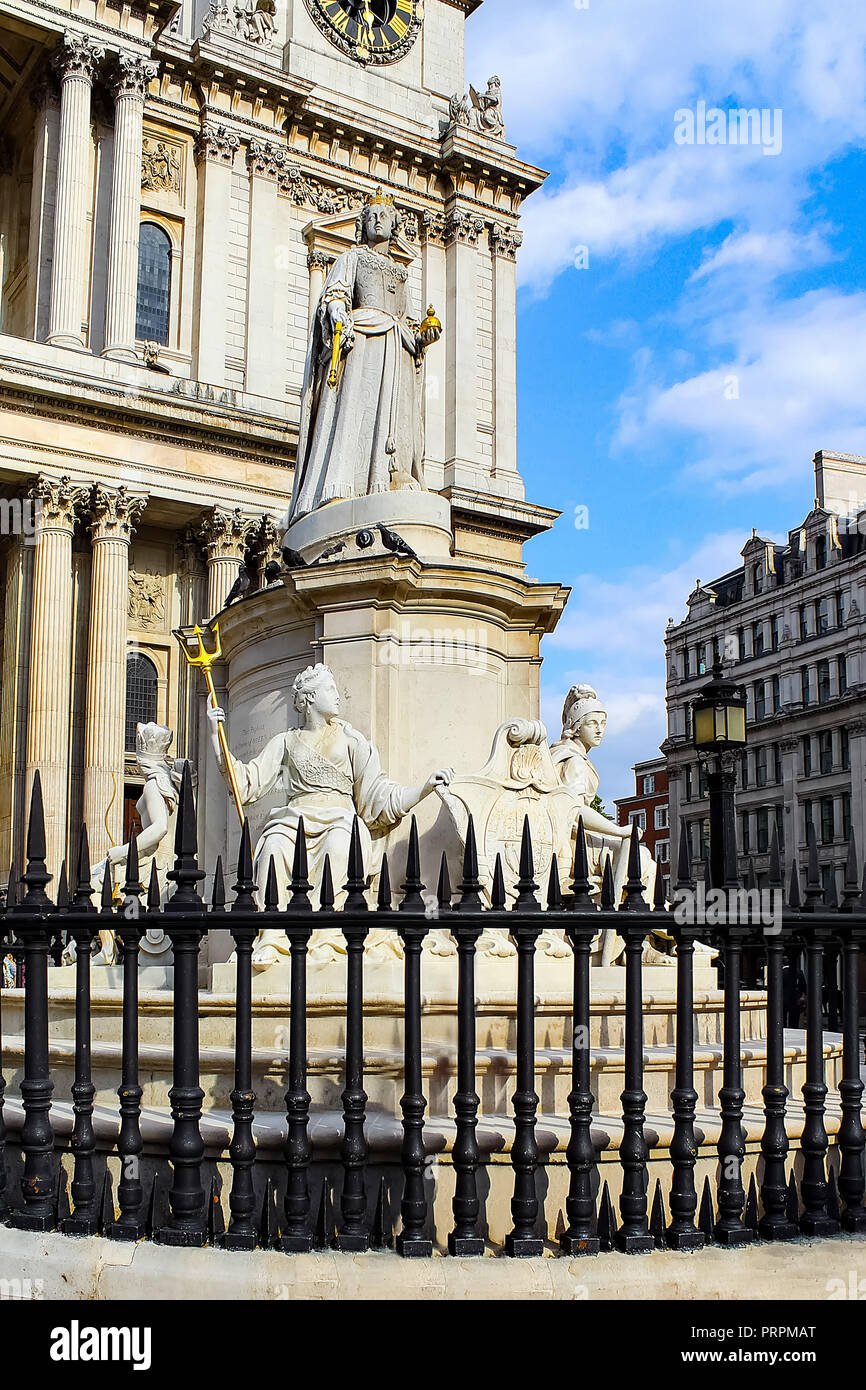 Statue of Queen Anne, St Paul's Churchyard Stock Photo Alamy