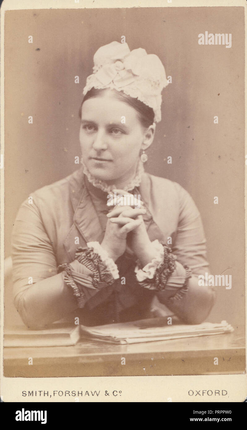 * Oxford CDV (Carte De Visite) of a Fashionable Victorian Lady Stock Photo