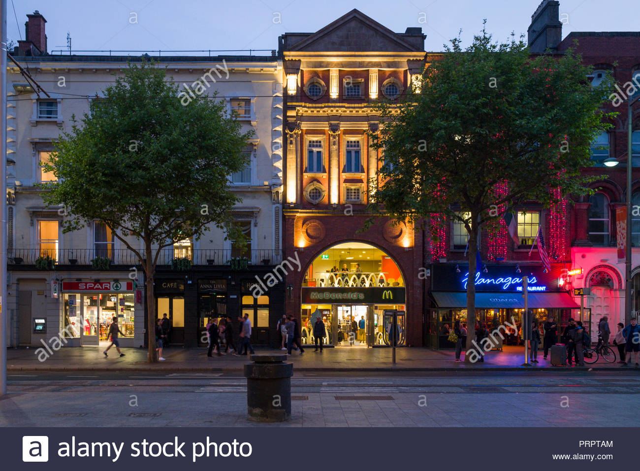 Mcdonalds At Night High Resolution Stock Photography and Images Alamy
