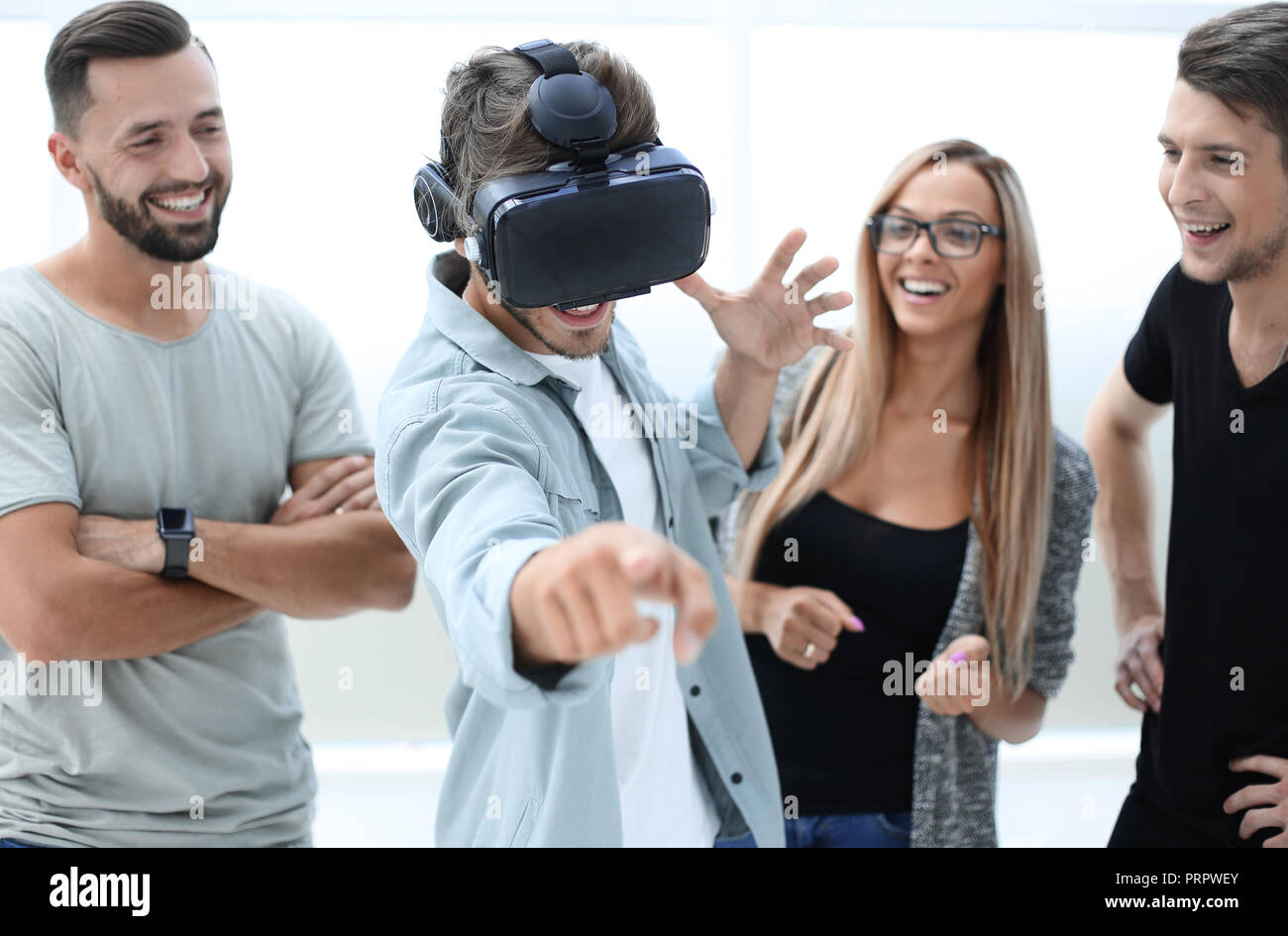 Playing magic .Virtual reality in the lab Stock Photo Alamy