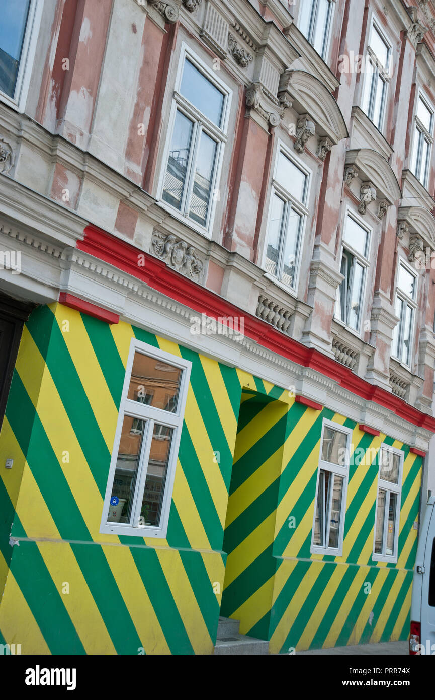 Fassade In Wien Bunt Bemaltes Grunderzeithaus Stock Photo