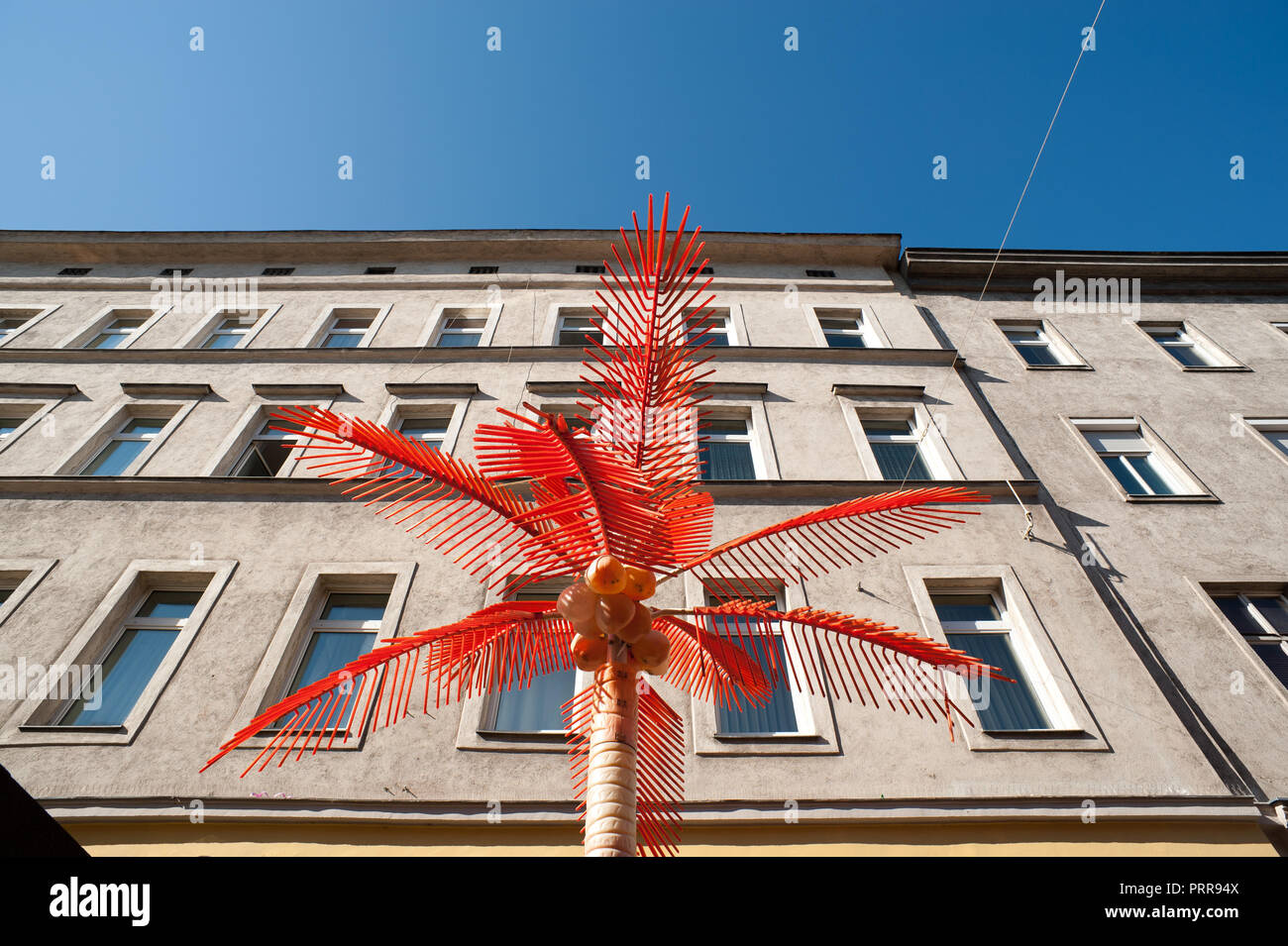 Wien, Brunnenmarktviertel, Yppenplatz, Plastikpalme Stock Photo