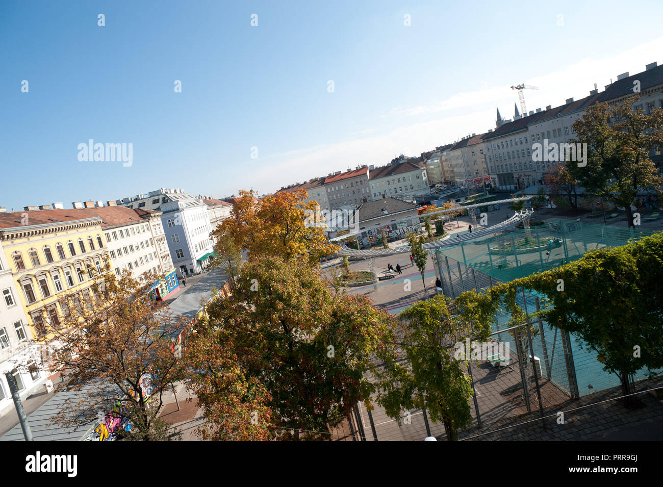 Wien, Brunnenmarktviertel, herbstlicher Blick auf den Yppenplatz Stock Photo