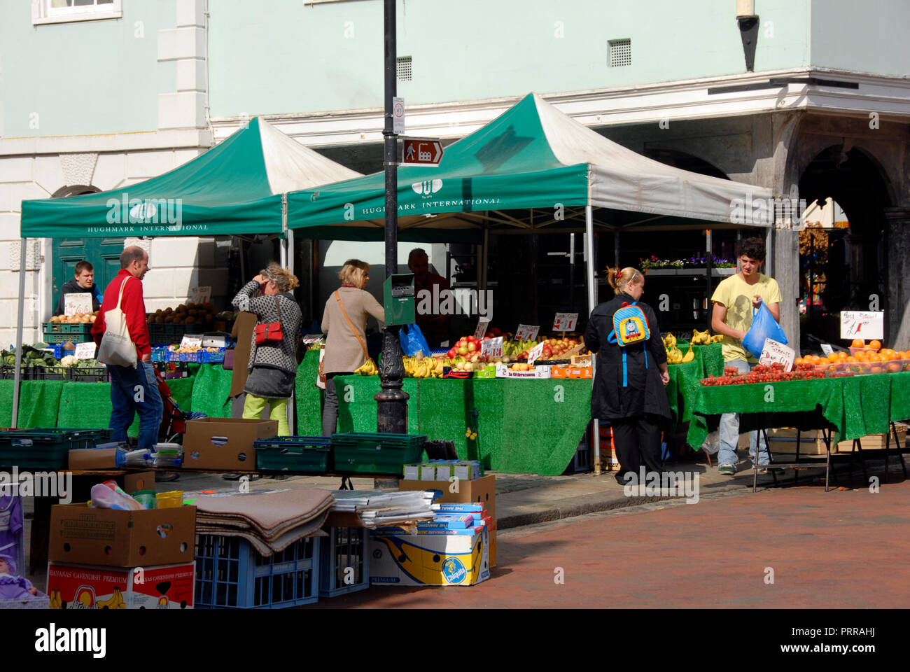 Open air food market england hi-res stock photography and images - Alamy