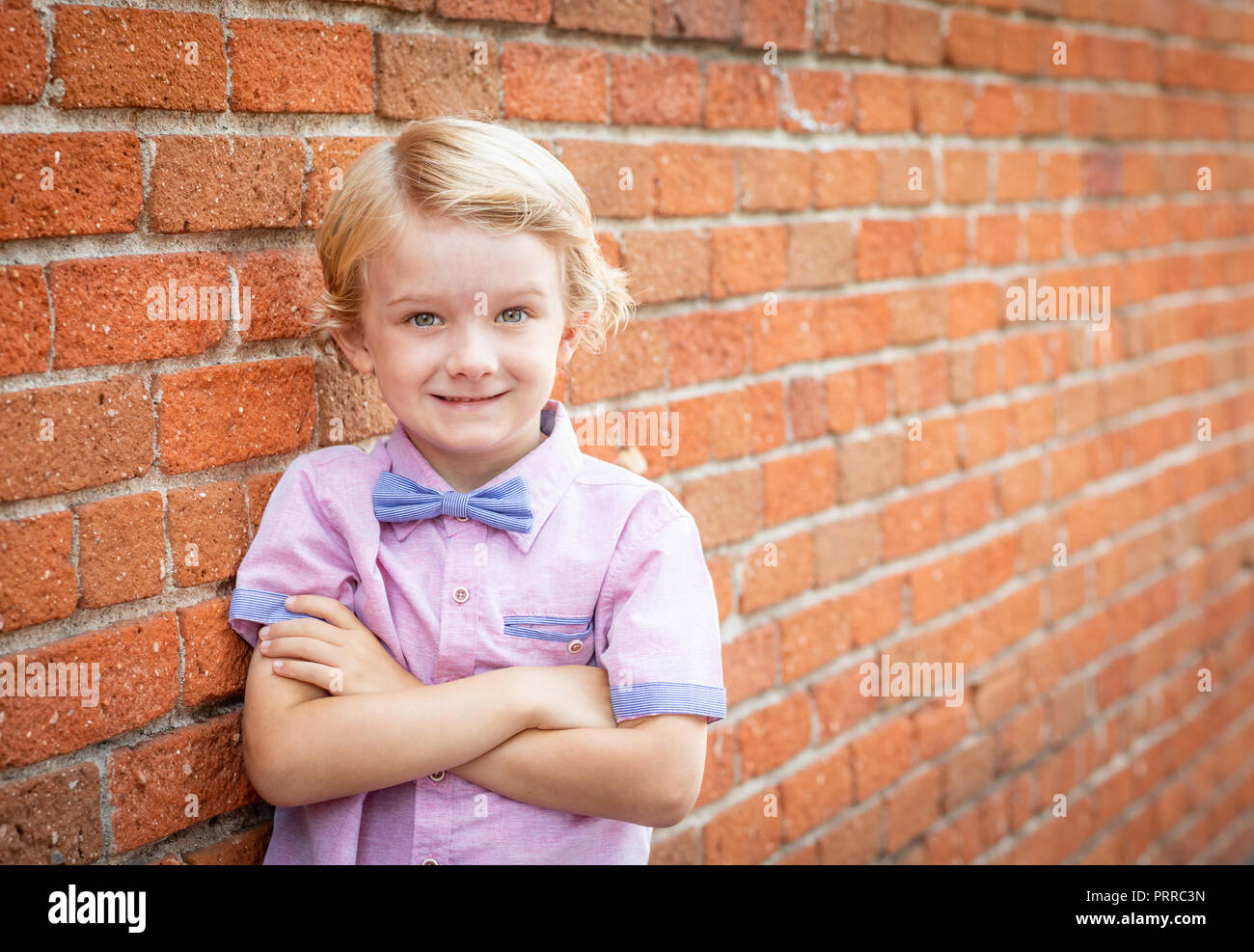 Smiles by a brick wall hi-res stock photography and images - Alamy
