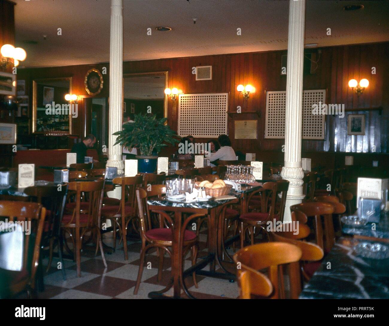 INTERIOR DEL CAFE GIJON SITUADO EN EL PASEO DE RECOLETOS - FUNDADO EN 1888. Location: CAFE GIJON. SPAIN. Stock Photo