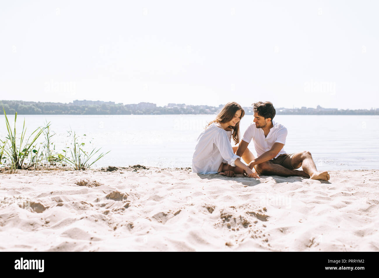Couple sitting near beach hi-res stock photography and images - Alamy