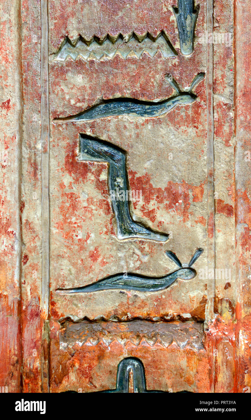 Egyptian hieroglyphs British Museum, Bloomsbury, London, England, UK. Detail of false door and architrave of Ptahshepses Stock Photo