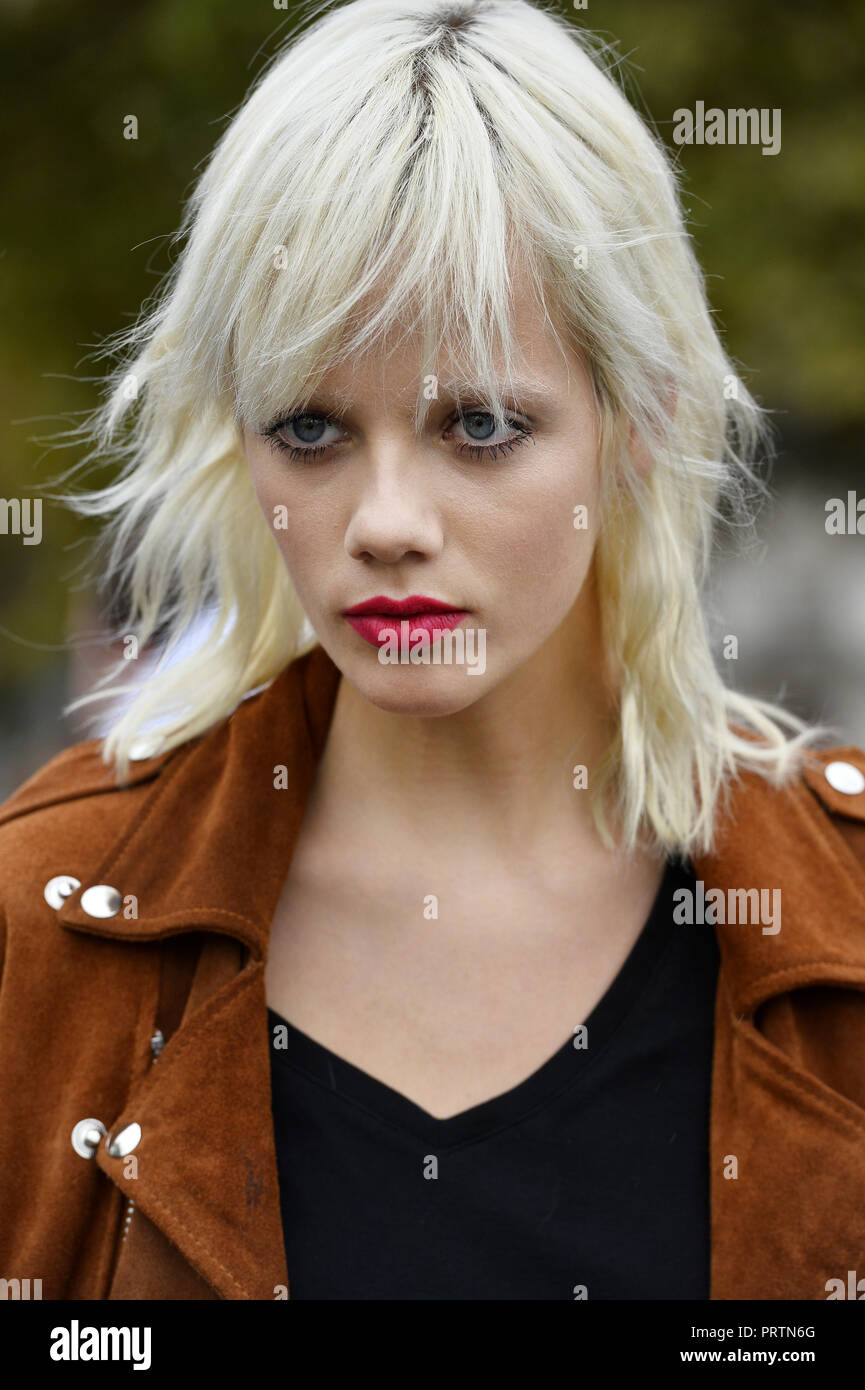 Model Marjan Jonkman - StreetStyle outside CHANEL - Paris Fashion Week