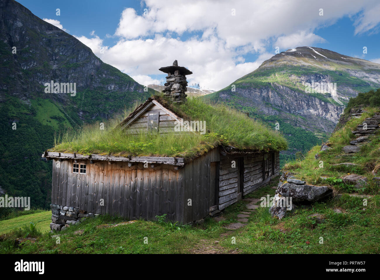 Kagefla - mountain farms on the mountainsides along the Geirangerfjorden fjord. Tourist attraction of Norway. Traditional Scandinavian turf houses Stock Photo