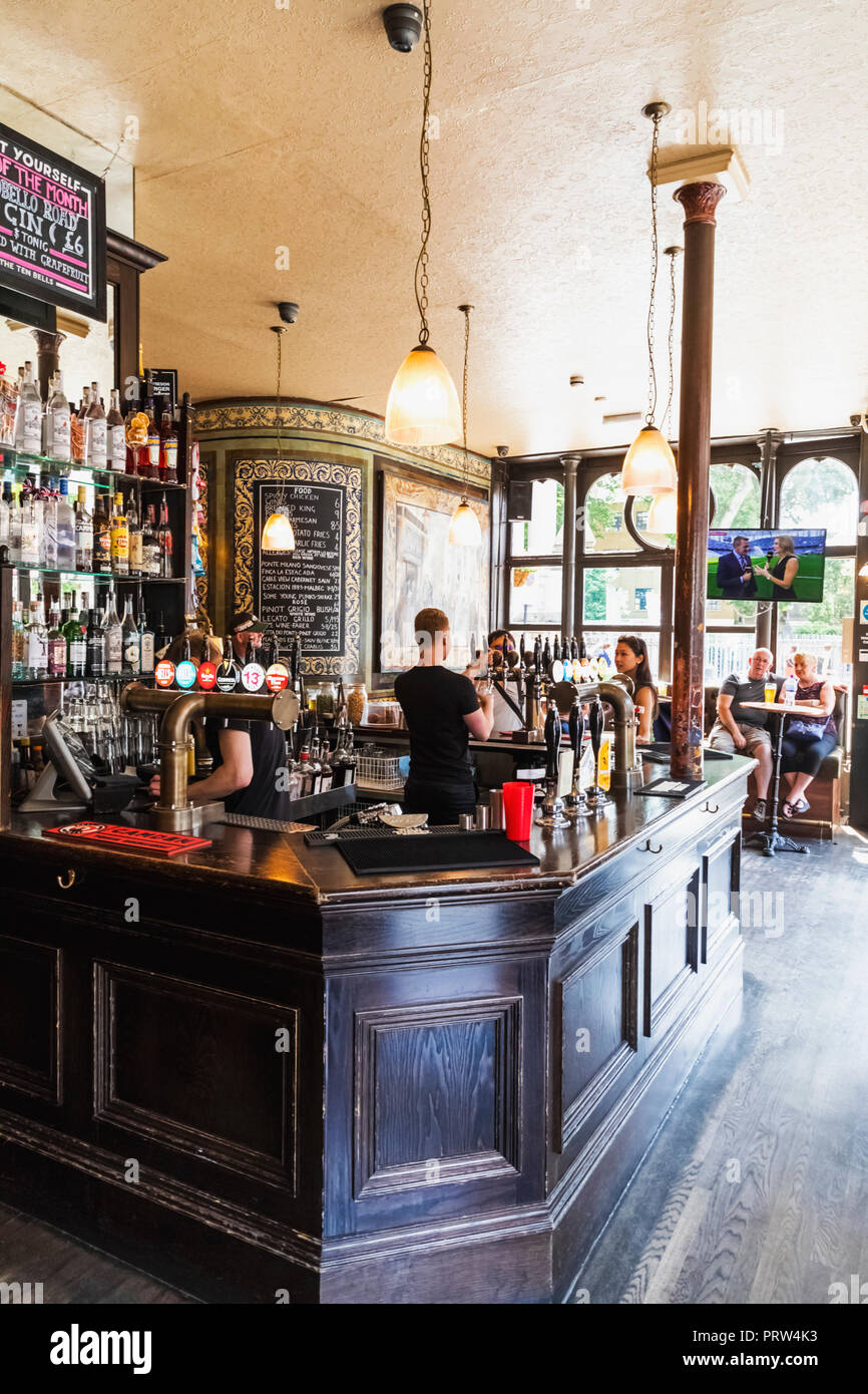 England, London, Shoreditch, Spitafields, The Ten Bells Pub Stock Photo