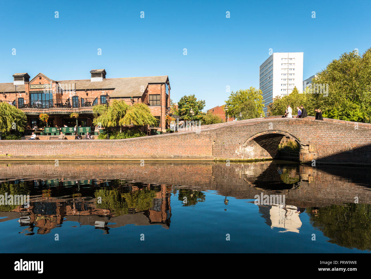 Canal bridge with the Malthouse pub and restaurant, Brindley Place, Birmingham UK Stock Photo