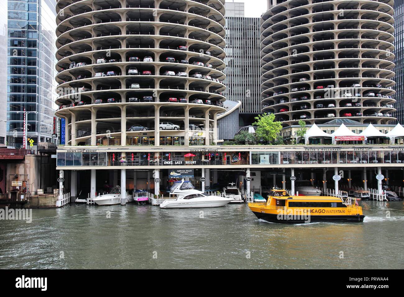 Famous round parking lot at Chicago River - CHICAGO, USA - JUNE 12, 2019  Stock Photo - Alamy