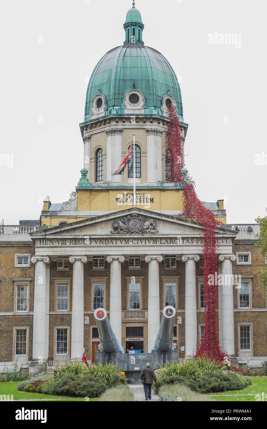 London, UK. 4th Oct 2018. Weeping Window by artist Paul Cummins and designer Tom Piper at IWM London. This is the final presentation as part of 14-18 NOW’s UK-wide tour of the poppies, and the sculpture will be on site until 18 November 2018. It is the first time it has returned to the capital since it was part of ‘Blood Swept Lands and Seas of Red’ at the Tower of London in 2014, and represents the culmination of the poppies tour. Credit: Guy Bell/Alamy Live News Stock Photo