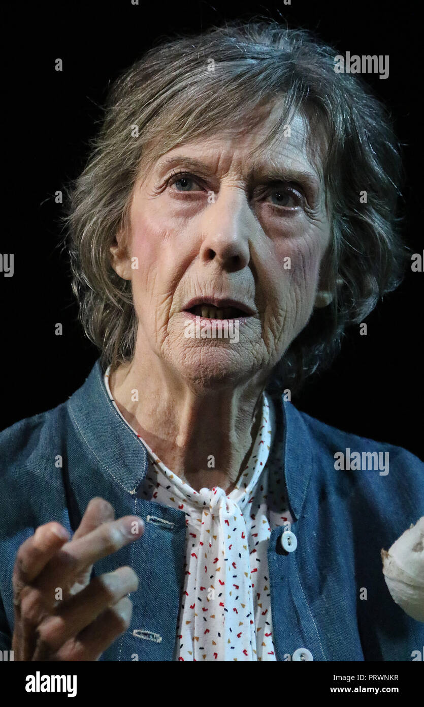 Dame eileen atkins hi-res stock photography and images - Alamy