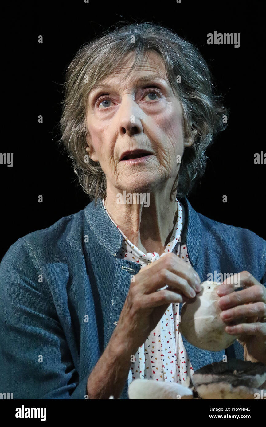 Eileen atkins hi-res stock photography and images - Alamy
