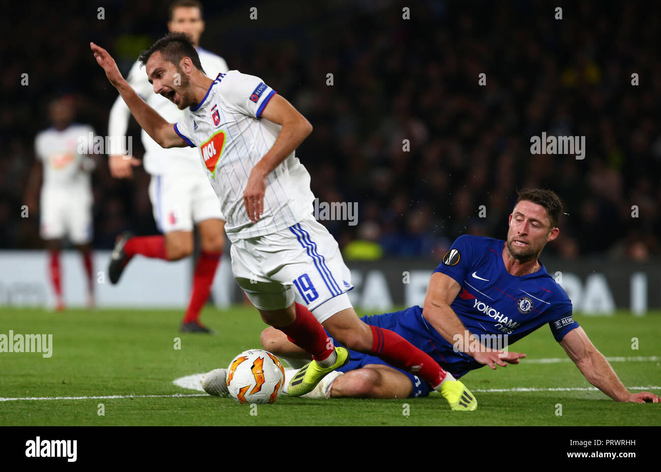 London, UK. 4th October, 2018.  Boban Nikolov of MOL Vidi FC and Chelsea's Gary Cahill during UAFA Europa League Group L between Chelsea and MOL Vidia at Stamford Bridge stadium , London, England on 04 Oct 2018. Credit: Action Foto Sport/Alamy Live News Stock Photo