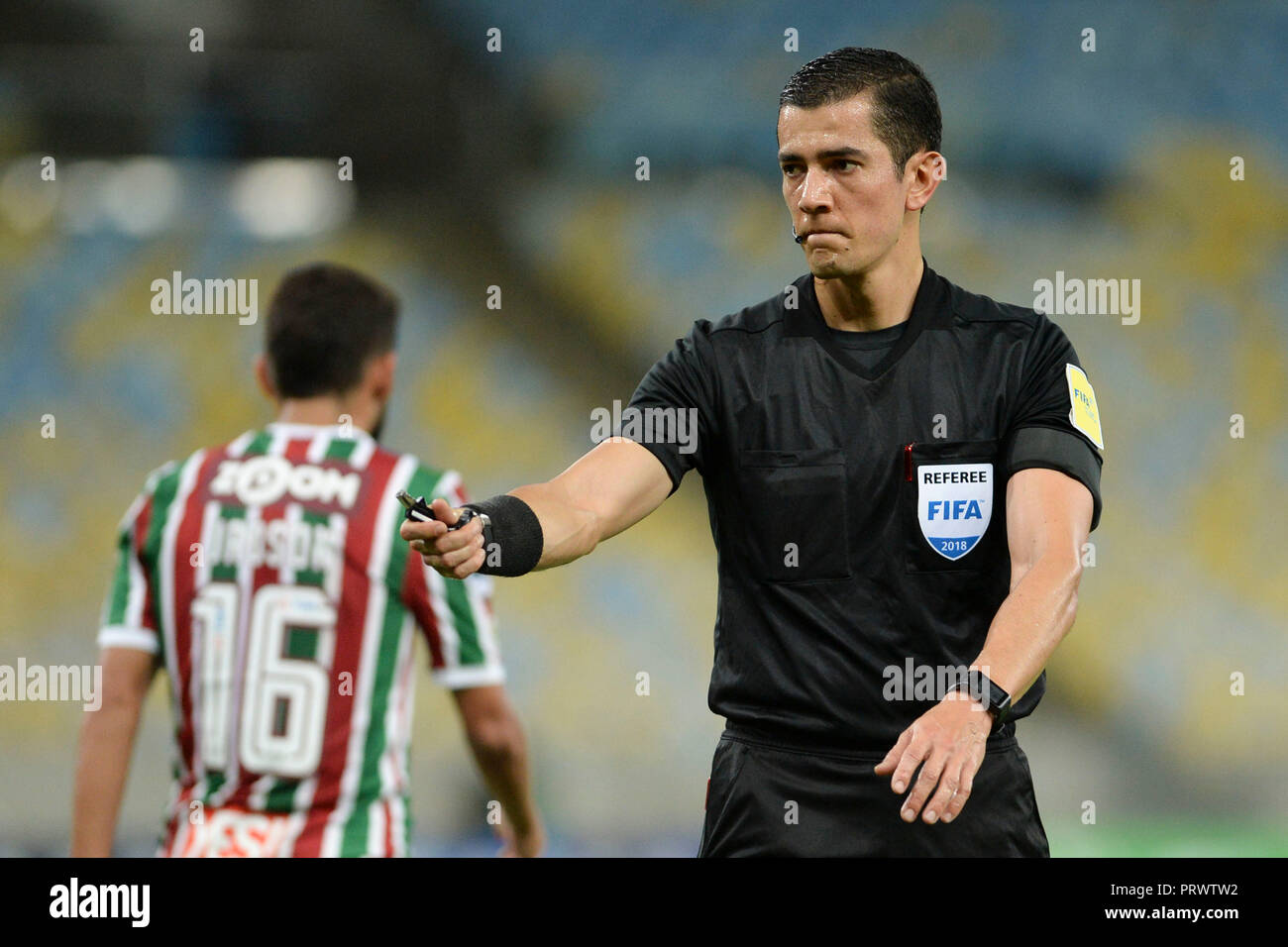 Rio De Janeiro, Brazil. 04th Oct, 2018. Referee Andres Rojas during Fluminense vs. Deportivo Cuenca, a match valid for the return match of the Copa Sudamericana, held at the Maracanã stadium in Rio de Janeiro, RJ, on Thursday (04). Credit: Celso Pupo/FotoArena/Alamy Live News Stock Photo