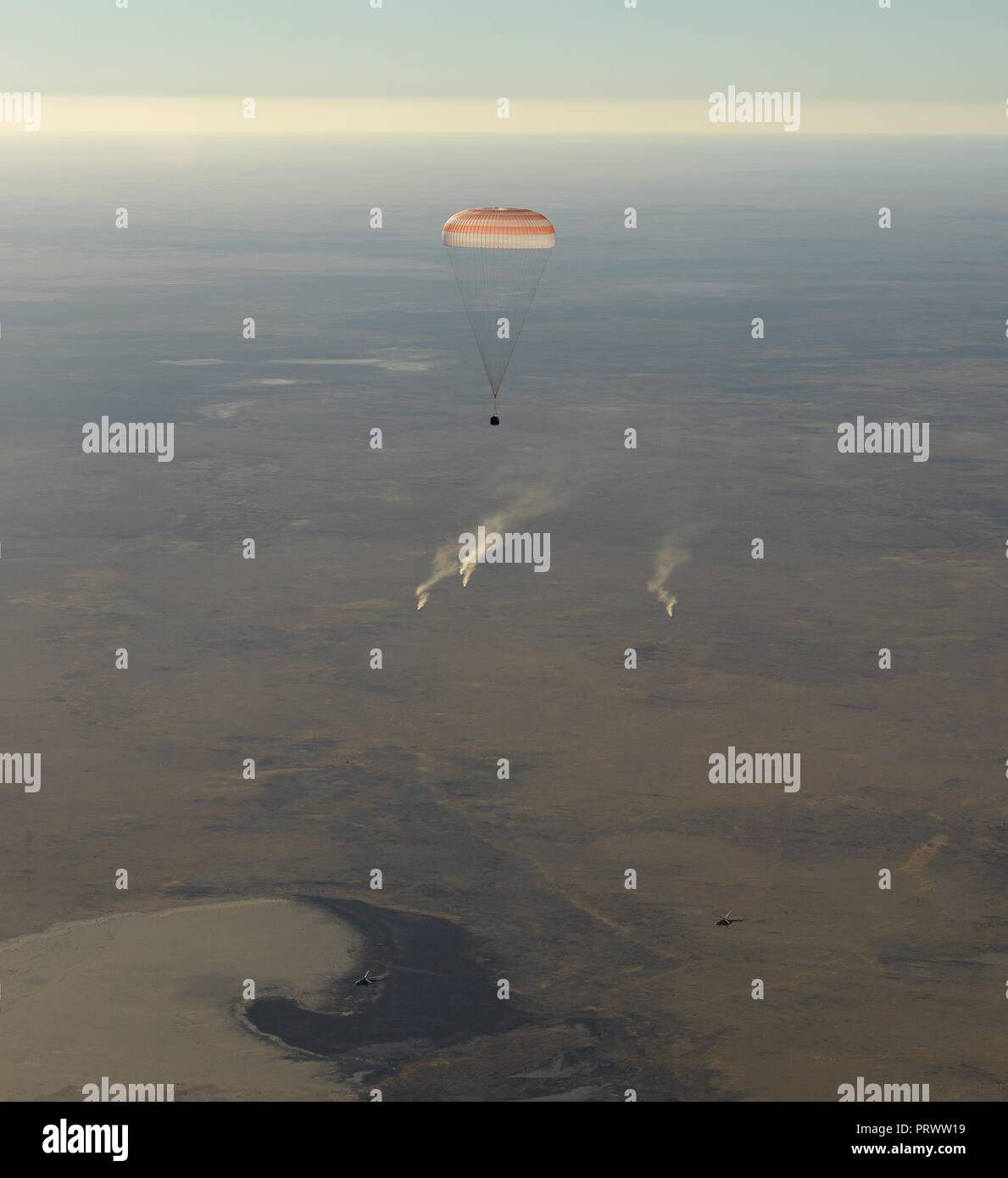 Zhezkazgan, Kazakhstan. 4th October, 2018. The Russian Soyuz MS-08 spacecraft drifts back to Earth carrying the International Space Station Expedition 56 crew October 4, 2018 near Zhezkazgan, Kazakhstan. American astronauts Drew Feustel and Ricky Arnold of NASA, along with Russian Soyuz Commander Oleg Artemyev are returning after 197 days in space. Credit: Planetpix/Alamy Live News Stock Photo