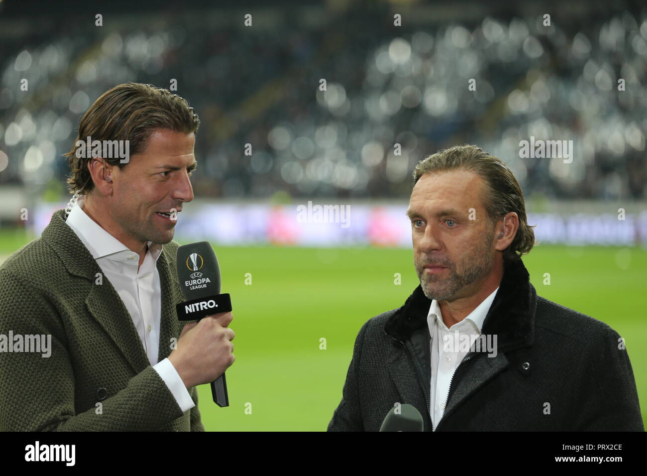 04 October 2018, Hessen, Frankfurt Main: Soccer: Europa League, Eintracht Frankfurt - Lazio Rome, Group stage, Group H, 2nd matchday in the Commerzbank Arena. The TV experts Roman Weidenfeller (l) and Thomas Doll. Photo: Thomas Frey/dpa Stock Photo