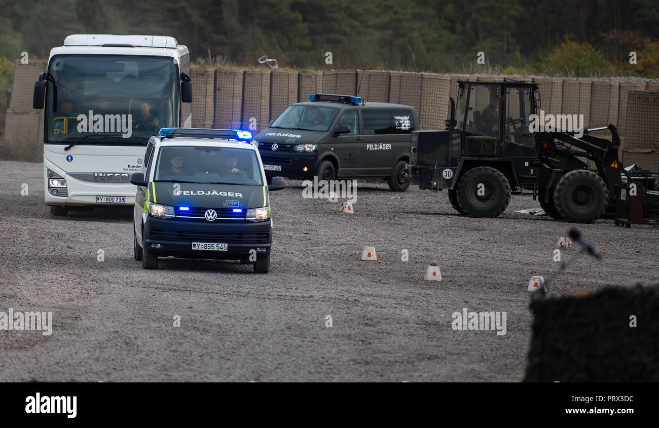 Munster, Lower Saxony. 28th Sep, 2018. Bundeswehr military police vehicles accompany a bus with soldiers during an information training exercise 'Land Operations 2018'. Credit: Philipp Schulze/dpa/Alamy Live News Stock Photo