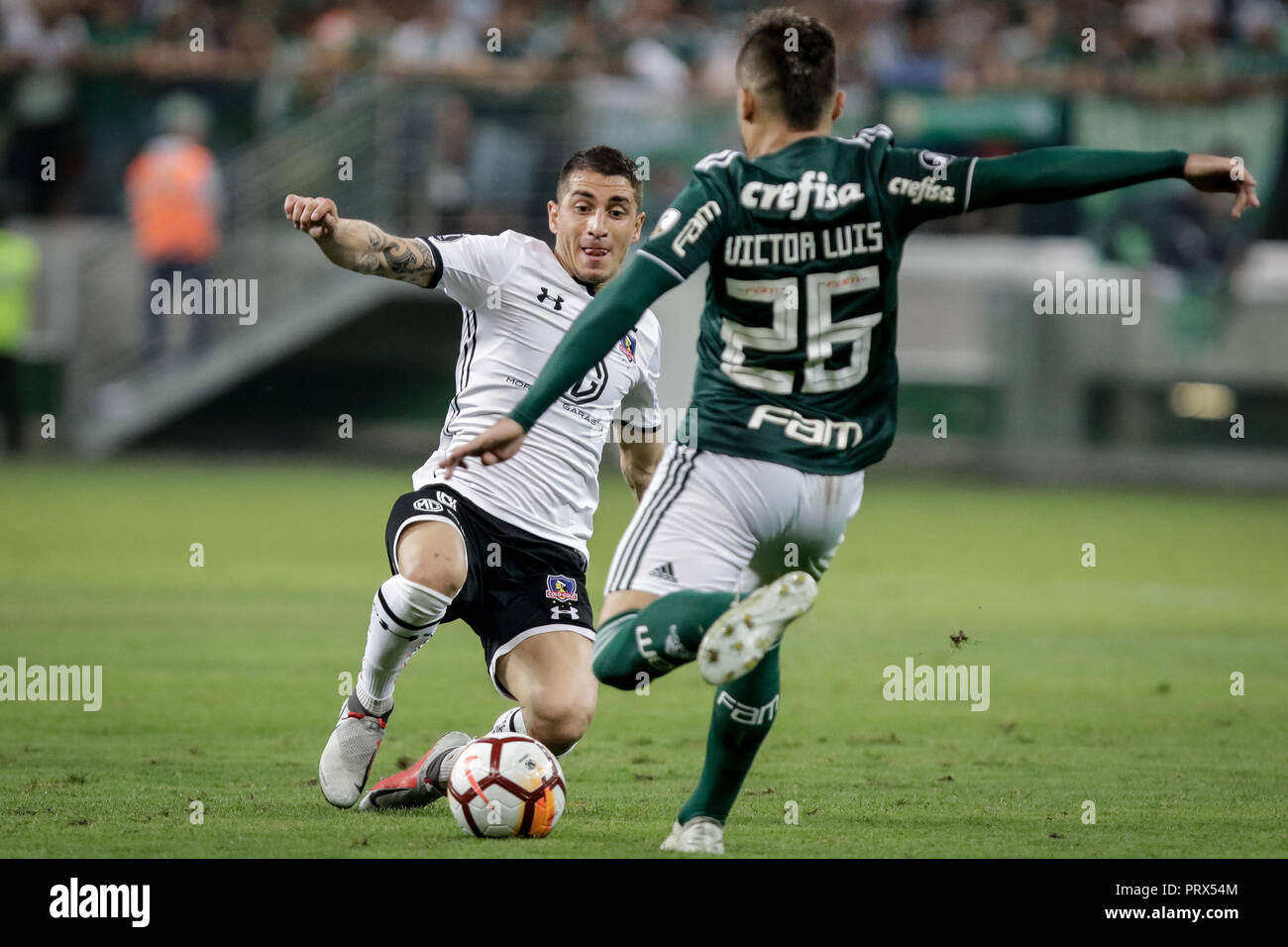 Sao Paulo, Brazil. 03rd Oct, 2018. Carlos Carmona and Victor Luis during the match between Palmeiras vs. Colo-Colo (CHI), validated by the Copa Libertadores 2018, at the Allianz Parque stadium in Sao Paulo. Palmeiras win 2-0. Credit: Thiago Bernardes/Pacific Press/Alamy Live News Stock Photo