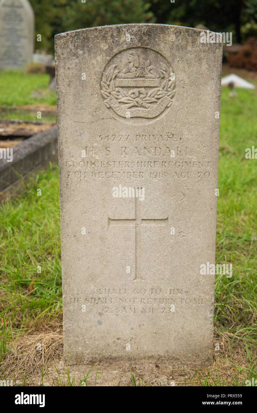 Commonwealth War Graves Commission Grave of Harold Stanley Randall of the 17th Bn Gloucestershire Regiment, Locksbrook Cemetery, Bath UK Stock Photo