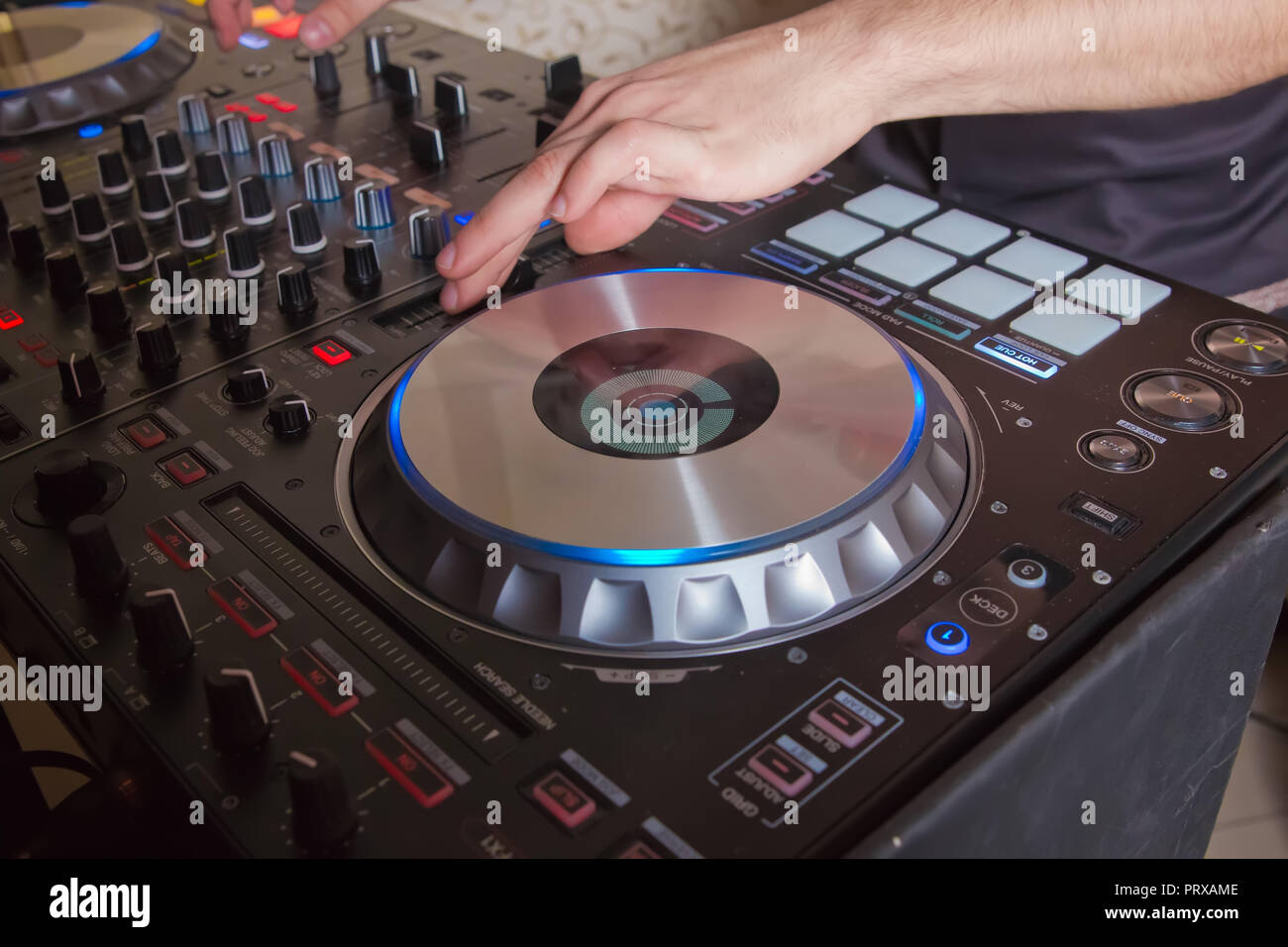 Professional concert dj turntables player device with sound mixer panel