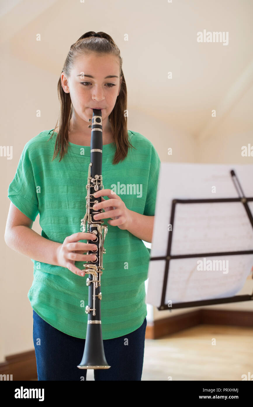 Playing hires stock photography and images Alamy