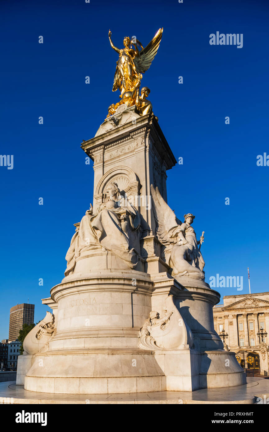 England, London, Buckingham Palace, Queen Victoria Statue Stock Photo