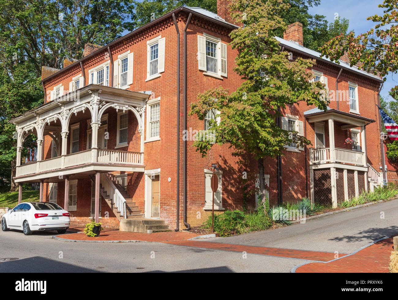 JONESBOROUGH, TN, USA-9/29/18:  Mansion House, an Inn,  was built in 1843, serving travelers on the Great Stage Road. Stock Photo
