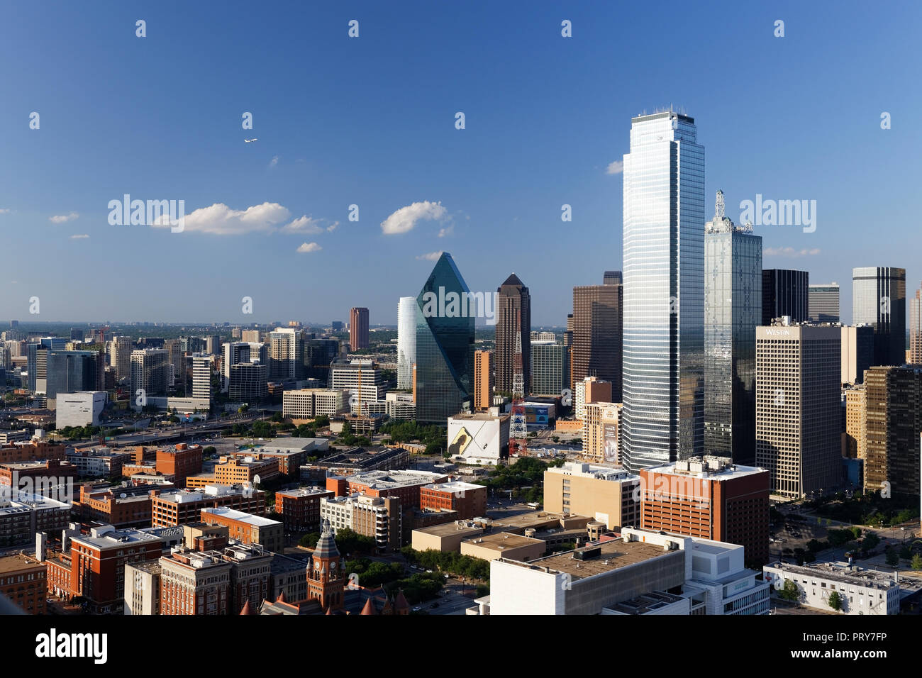 Downtown skyline from reunion tower hi-res stock photography and images ...
