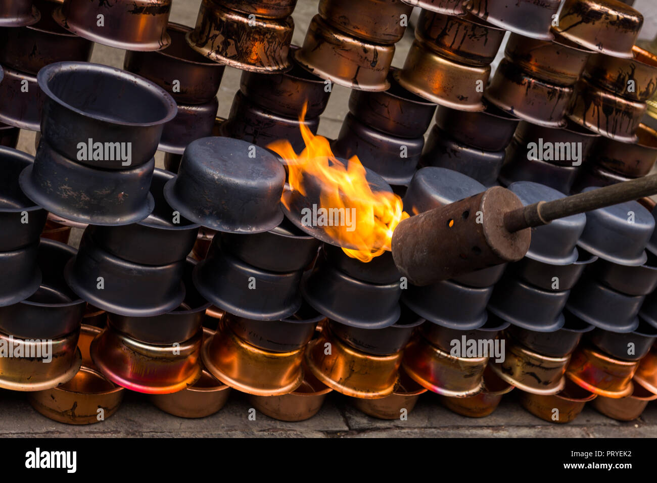 old traditional method of copper tin crafting. Gaziantep Turkey Stock Photo