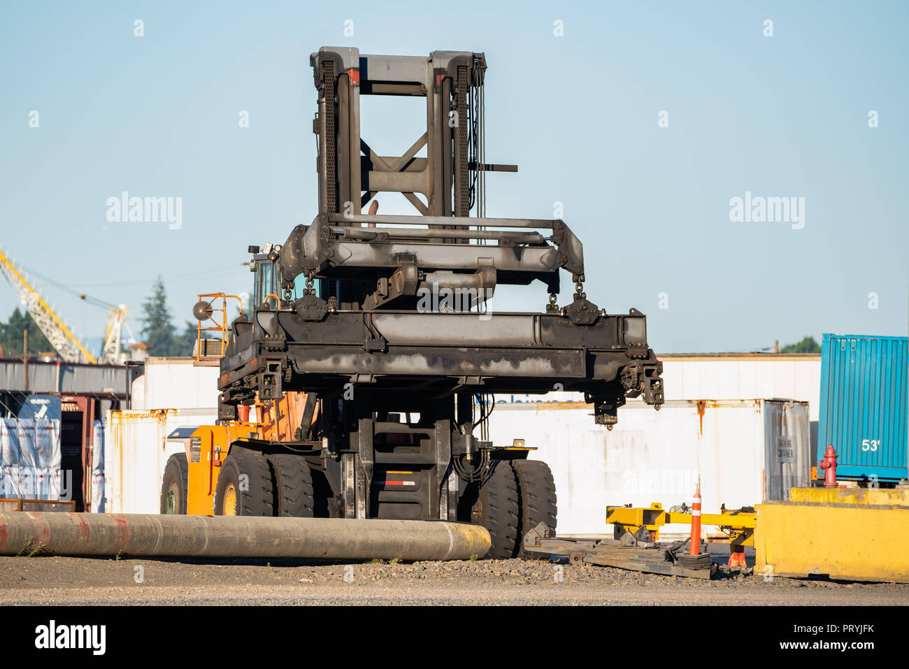 Portland Or Usa June 26 2018 Container Unloading Equipment Forklift At The Train Station In The Industrial Setting Stock Photo Alamy