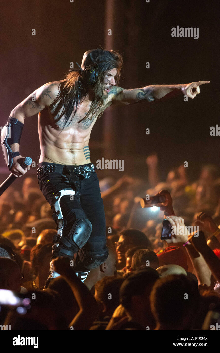 Shaka Ponk attending the Ardeche Aluna Festival 2018 on 2018/06/14 in Ruoms  (south-eastern France) Singer Frah, Francois Charon *** Local Caption ***  Stock Photo - Alamy