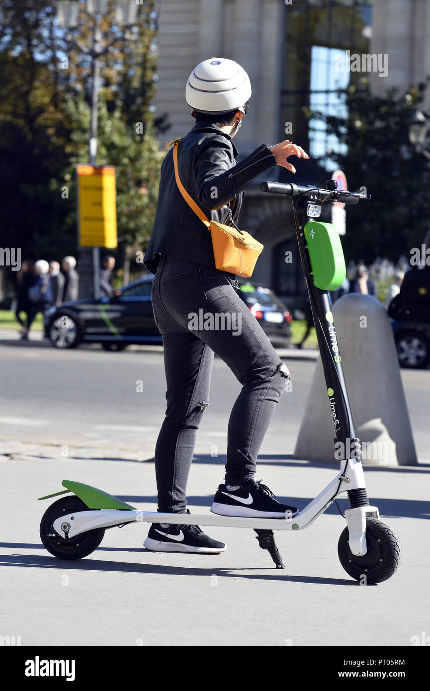 Lime's Scooter Paris France Stock Photo Alamy