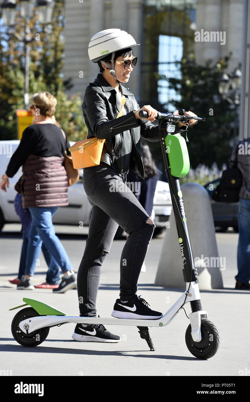 Lime's Scooter - Paris - France Stock Photo - Alamy