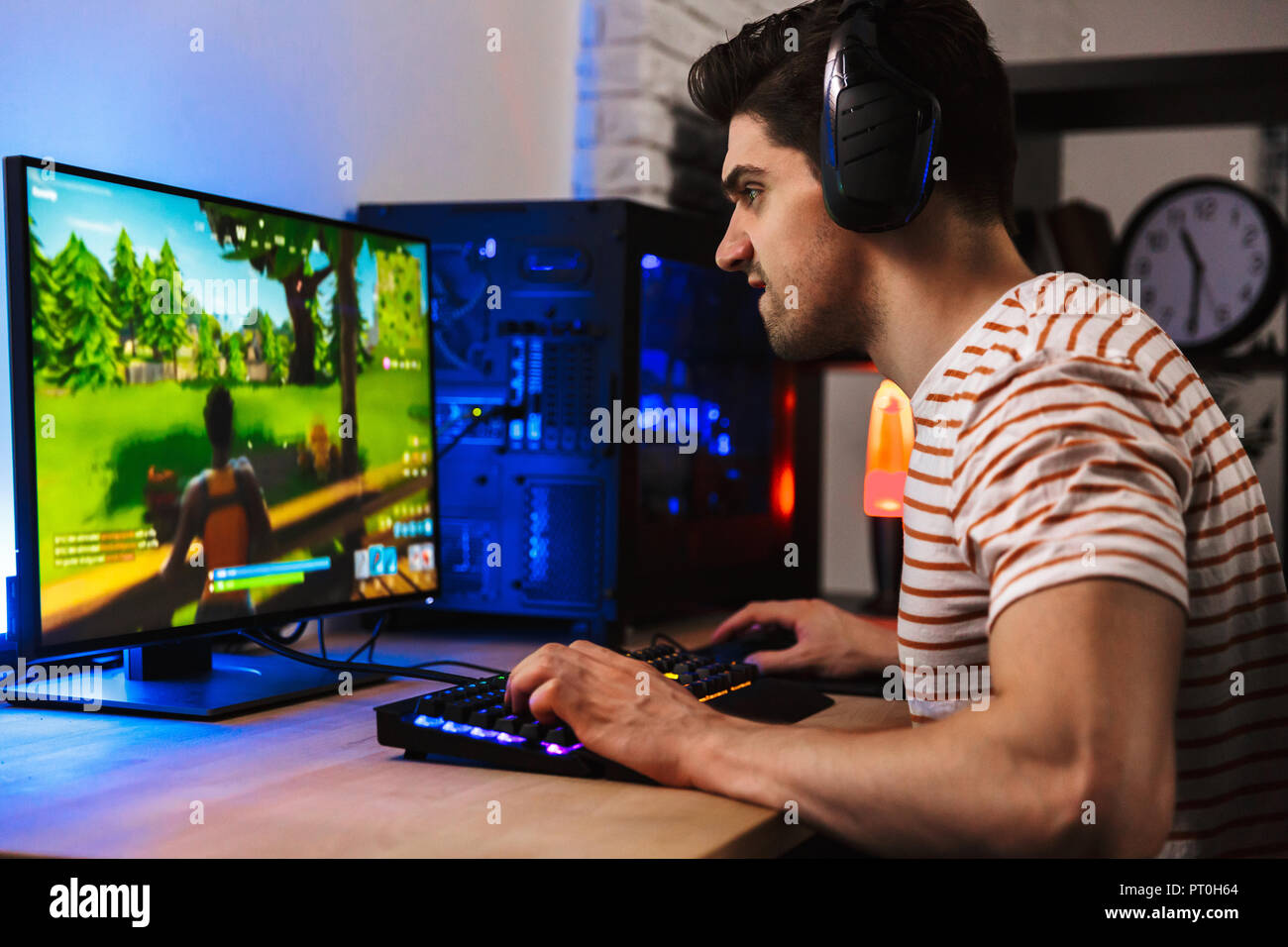 Boy play game on gaming PC online Stock Photo - Alamy