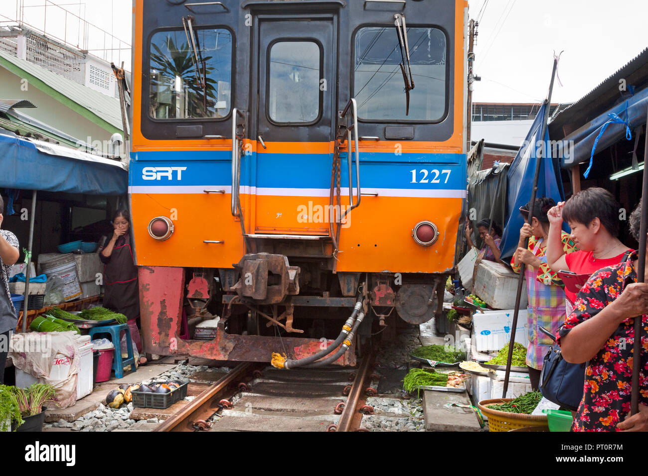 Maeklong railroad tracks market, Bangkok, Thailand Stock Photo - Alamy