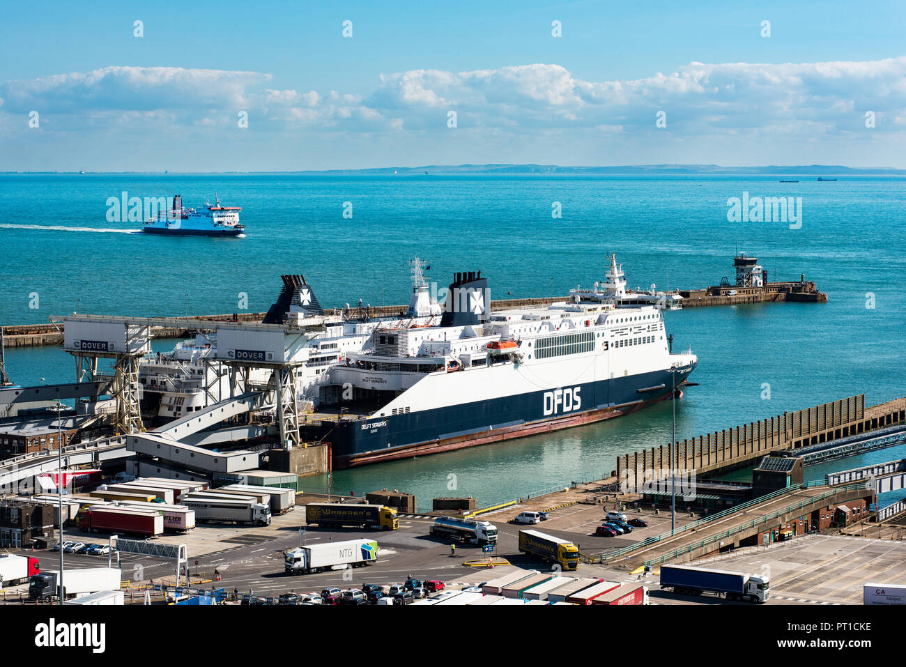 Dover harbour dfds ferry hires stock photography and images Alamy